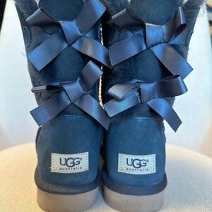 UGG BAILEY BOW II WOMEN SHORT BOOTS SUEDE NAVY US 9 /UK 7 /EU 40